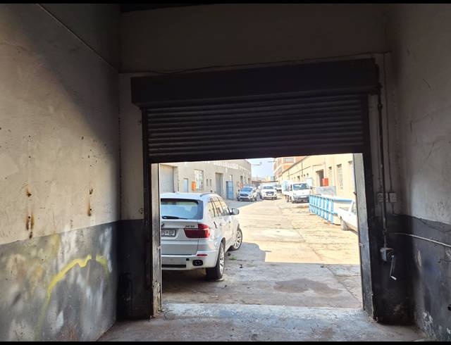 93M² WAREHOUSE TO LET IN DENVER